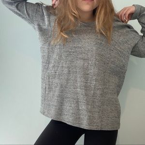 grey long sleeve shirt